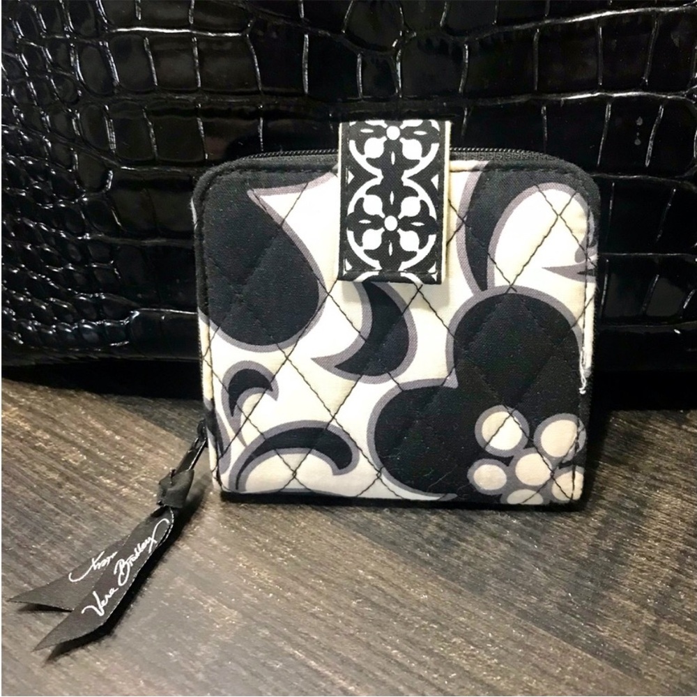 🆕 RETIRED PATTERN Vera Bradley “Night & Day” Black & White Bi-Fold Wallet.